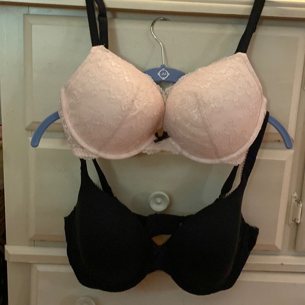 Do Victoria secrets Lacey comfortable bras black is 36 DD cream is 36D.